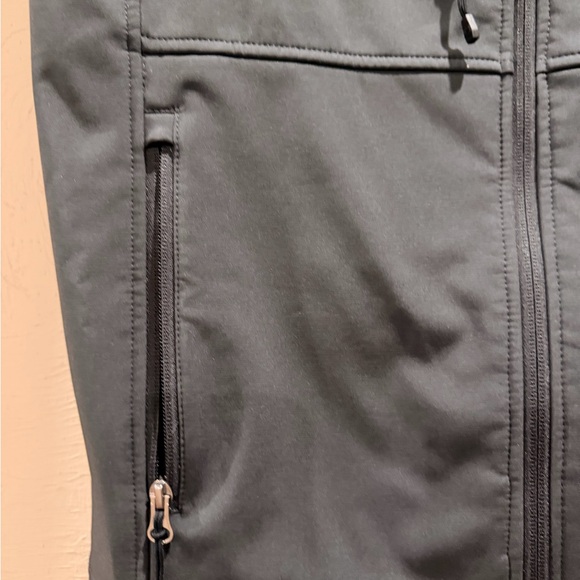 Storm Creek Men’s Gray Vest with Yellow Logo Sz small 
T1 - Picture 3 of 15